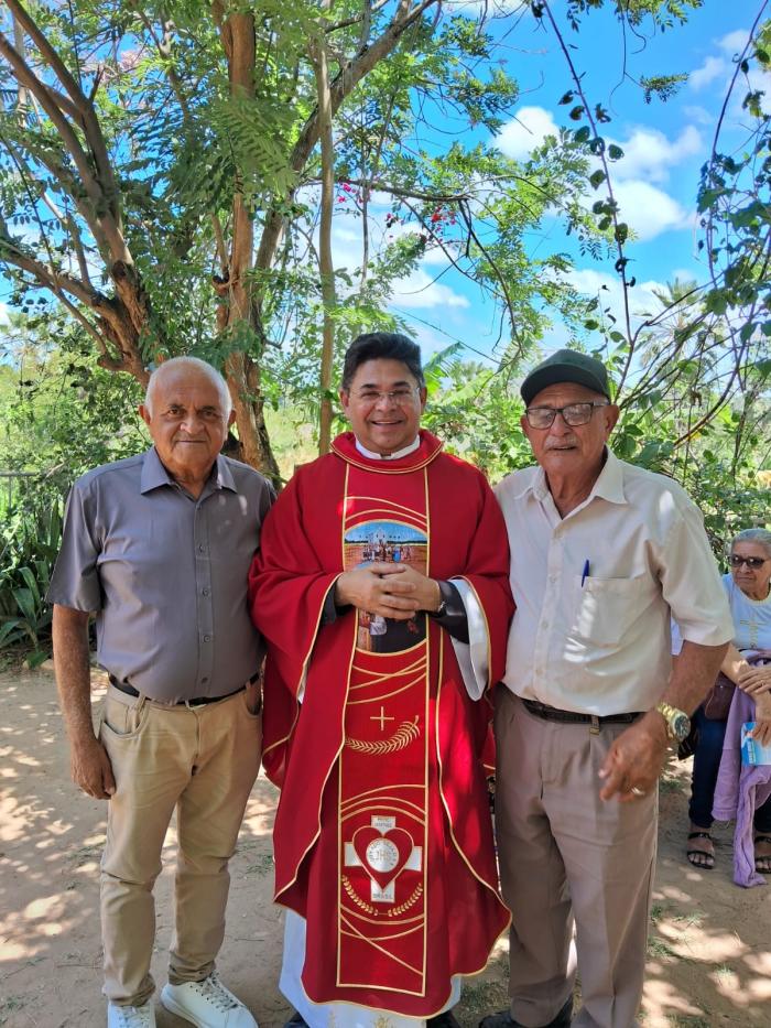 O pastor, o padre e o líder comunitário: o que têm em comum