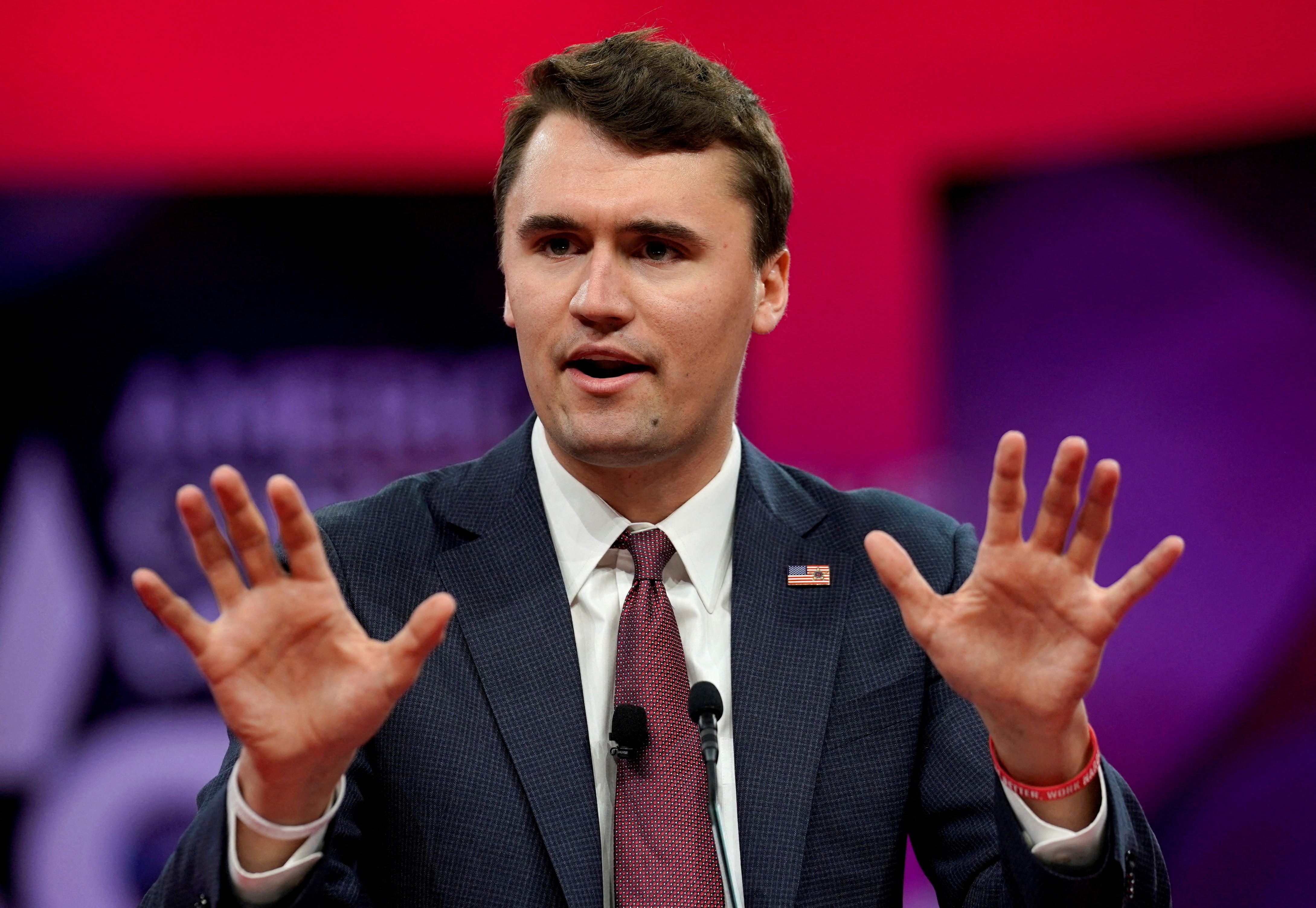 Governo Trump demite funcionários e caça visto de críticos de ativista Charlie Kirk; brasileiro teve entrada proibida
